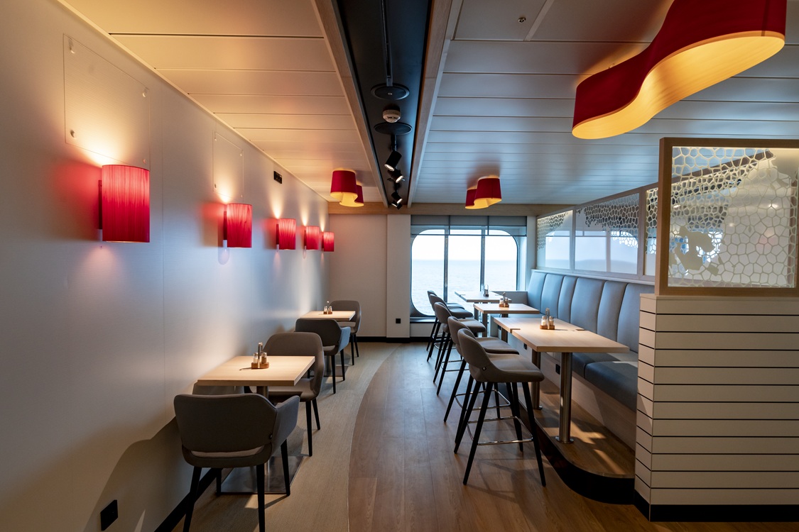 Kuestentoern_tt-line_pet-lounge_green_ships