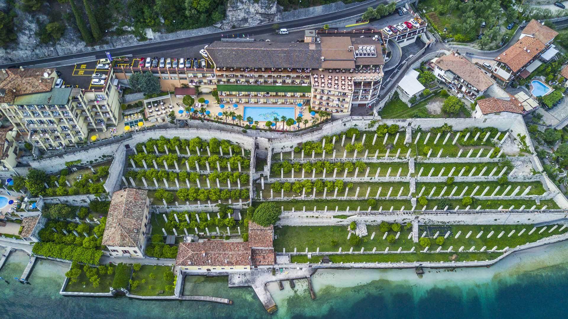 Splendid-Palace-hotel-tra-le-limonaie-di-limone-sul-garda2