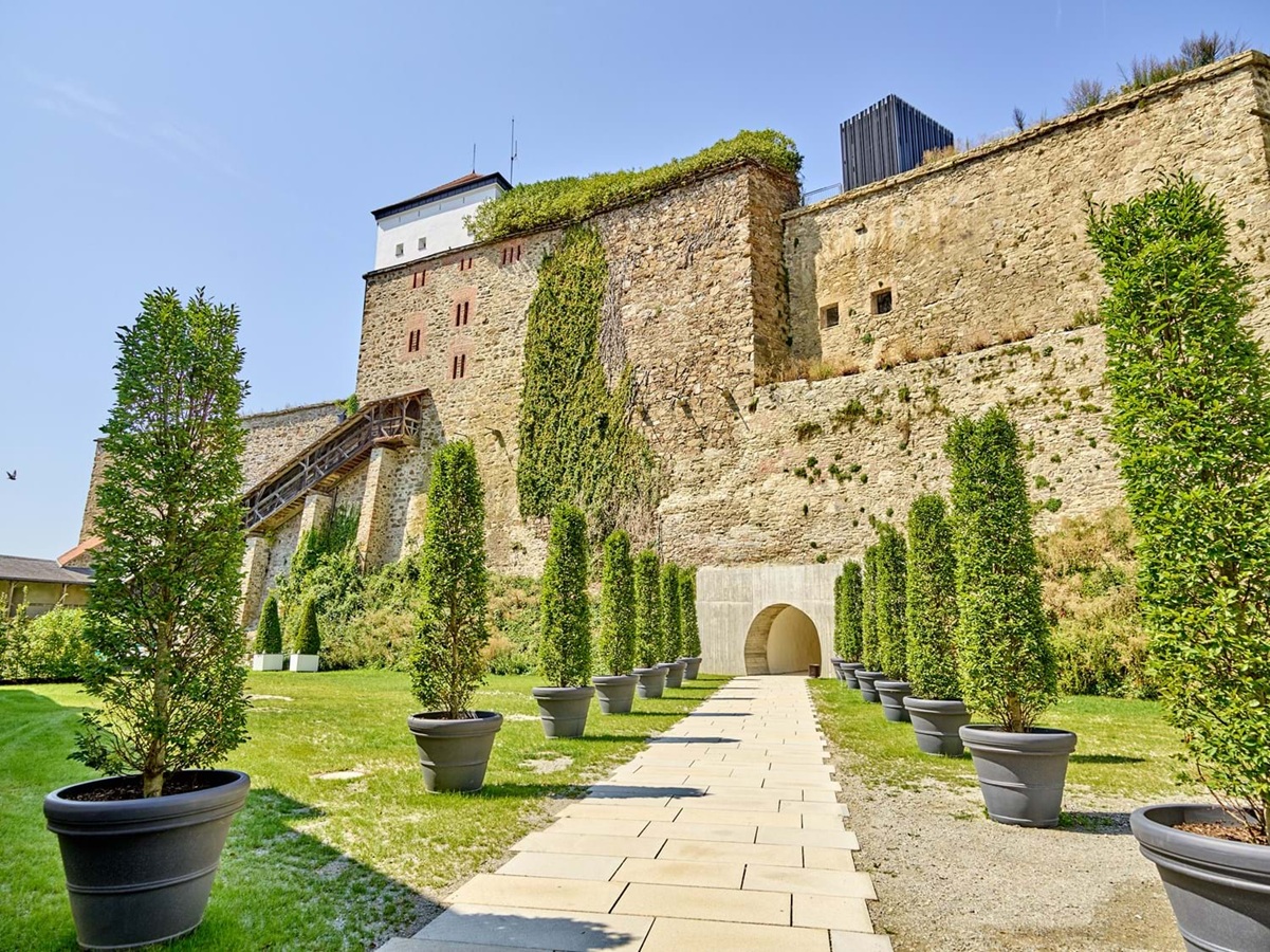 Passau_o-08-bildarchiv-08_3-fotos-burg-burgansichten_C_marcel-peda-neu-pedagrafie_vesteoberhaus-baerengraben_foto-pedagrafie