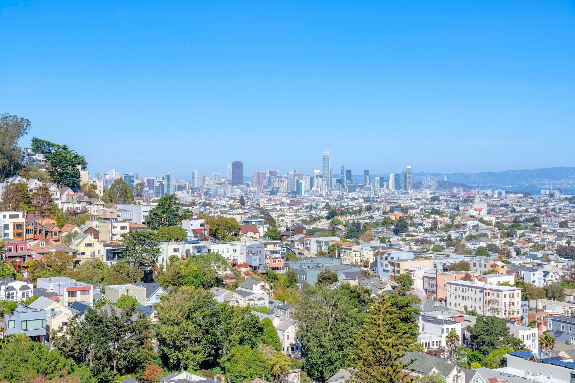 Cityscape of San Francisco in California with a view of residential and commercial buildings
