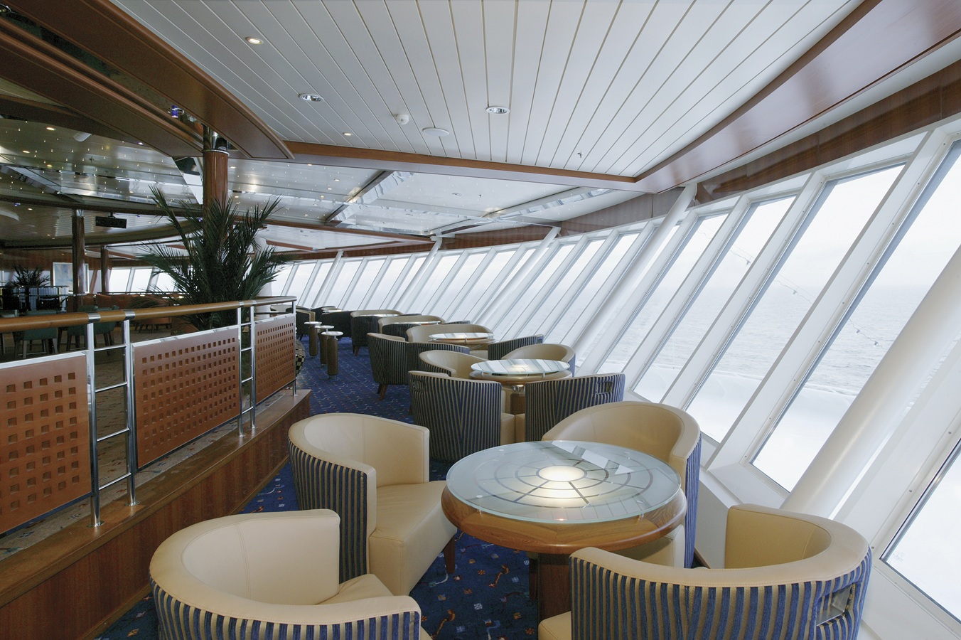 Color Fantasy - Observation Lounge_CLL-01376_Indav Oy-Kimmo Häkkinen